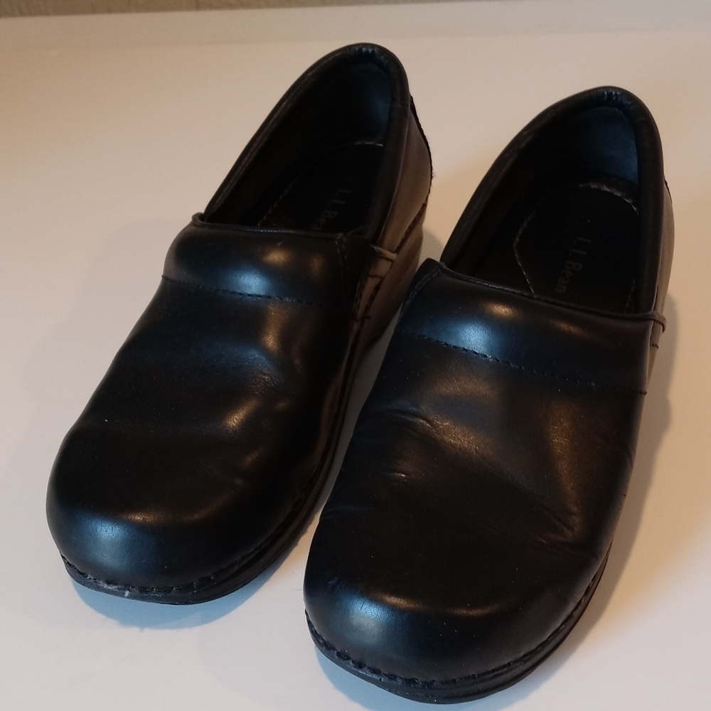 L.l. Bean leather clogs size 7.5